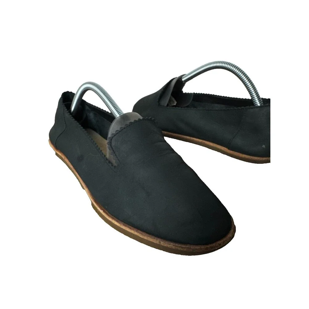 UGG Vista Womens 9.5 Black Leather Loafers Slip On Flats Scalloped Minimalist